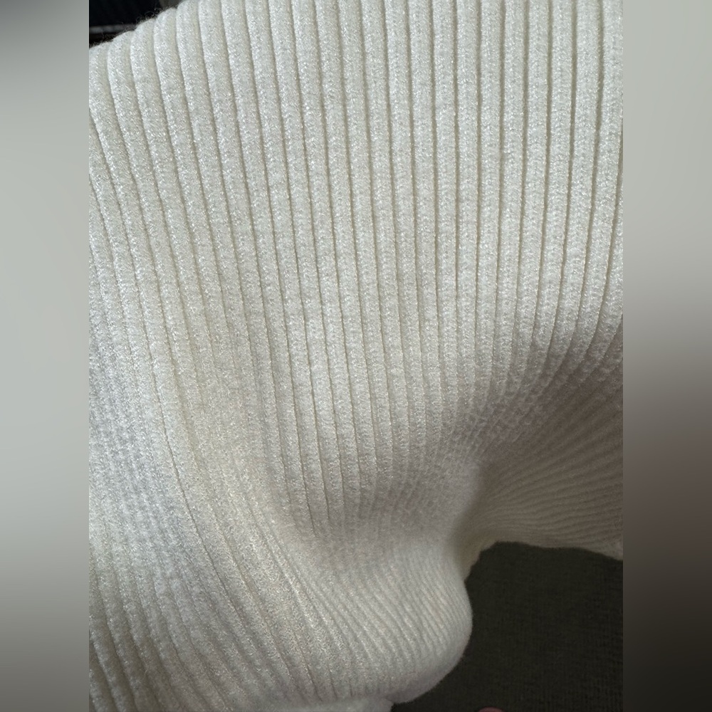 sweater - Picture 7 of 8
